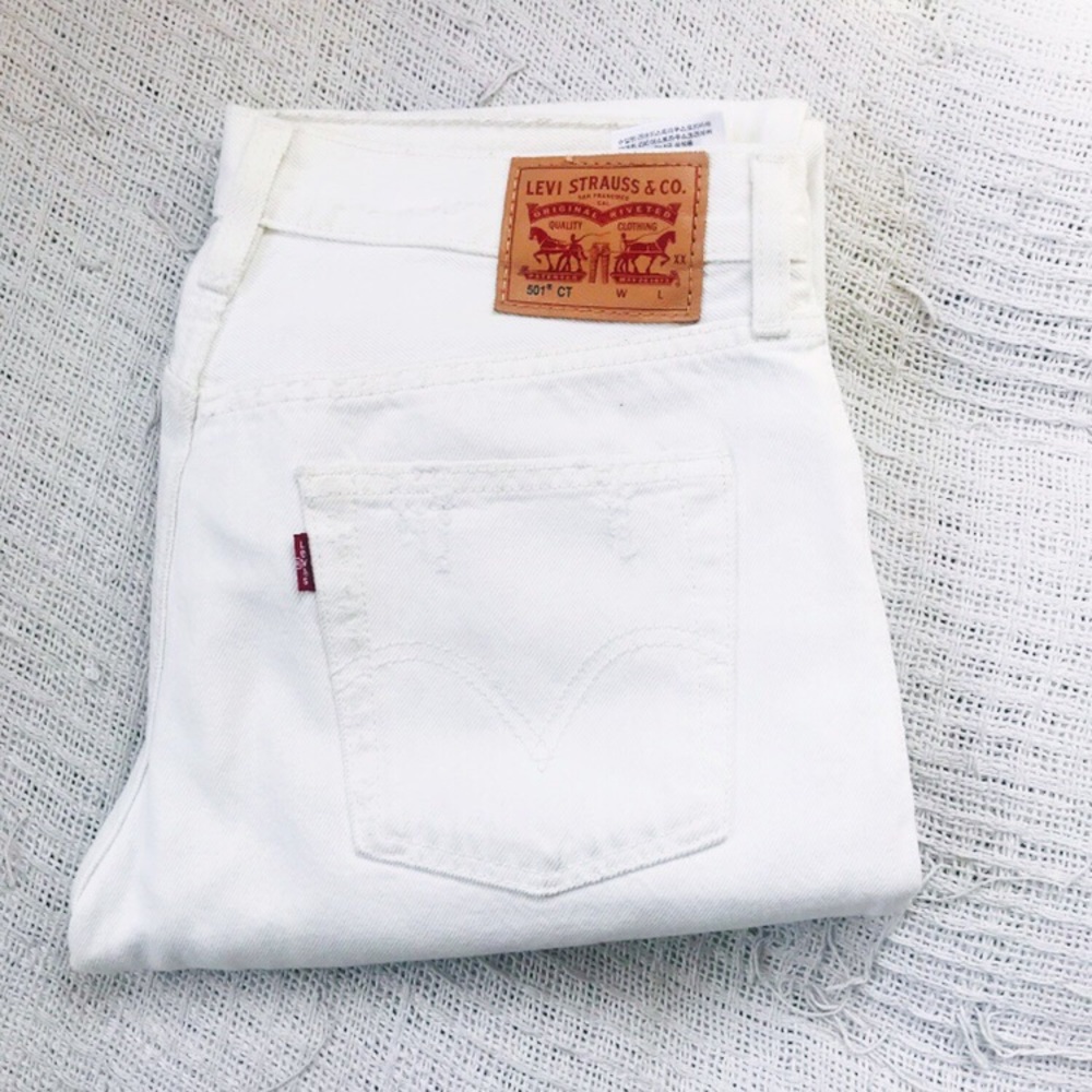 White distressed Levi’s 501 mid rise straight leg